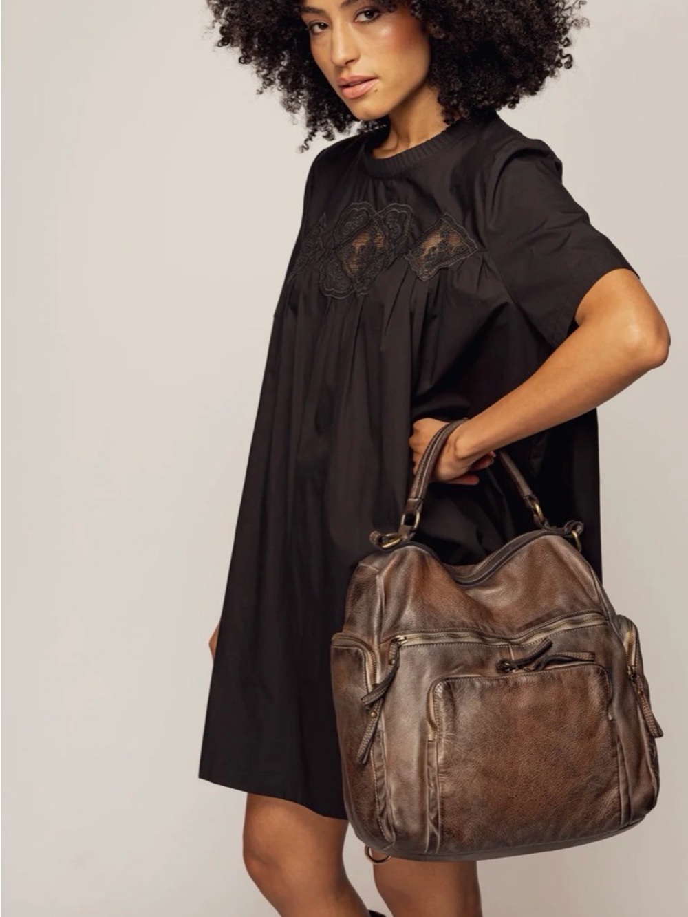 Vintage-Inspired Brown Leather Shoulder Bag - Picture 3 of 13